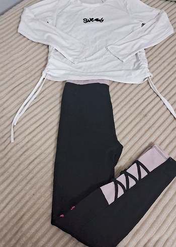 Beyaz Yüksek Yakalı Uzun Kollu Üst ve Siyah Baskılı alt - Görsel 7