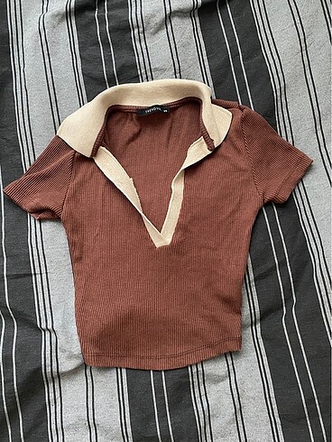 Trendyol & Milla V yaka crop bluz
