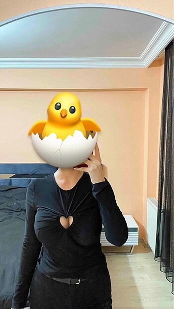 Kalp detaylı çıtçıtlı bluz