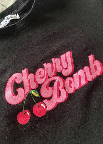 Addax Cherry bomb crop top