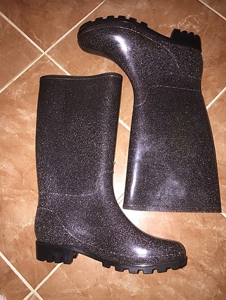 Yağmur çizmesi