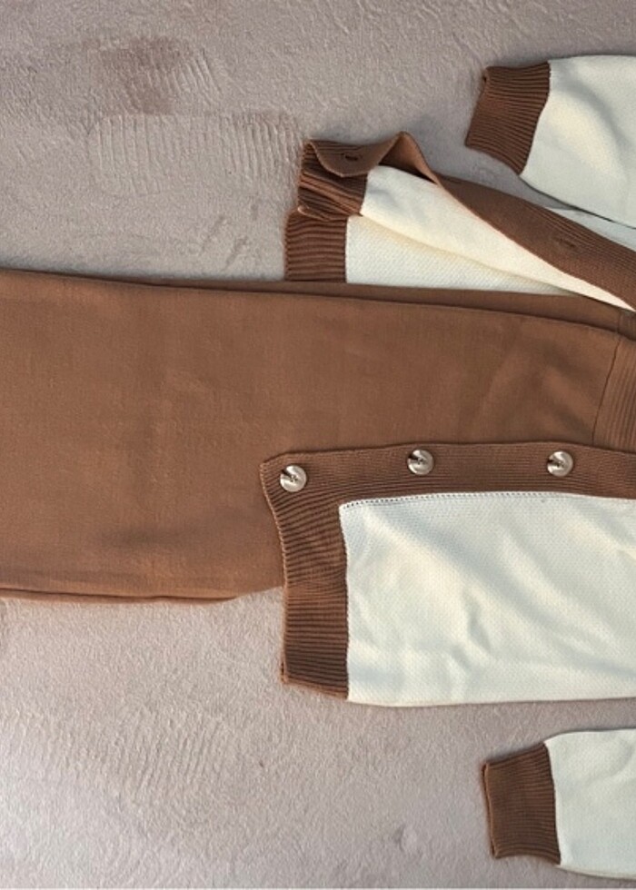 Etiketli hiç giyilmedi. 40/42 beden uyumlu triko takım - Görsel 3