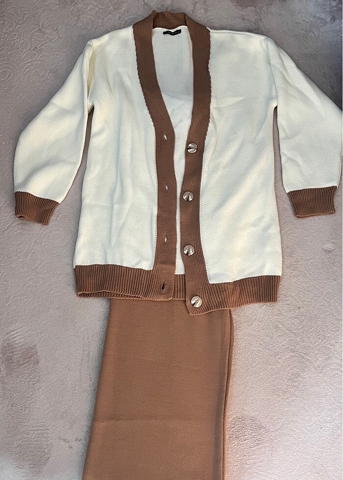 Etiketli hiç giyilmedi. 40/42 beden uyumlu triko takım - Görsel 4