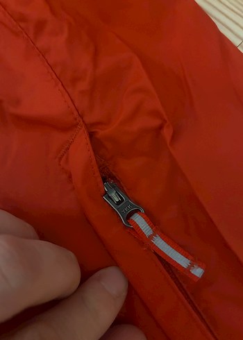 Erkek Çocuk Kırmızı Fermuarlı Yağmurluk - Görsel 3