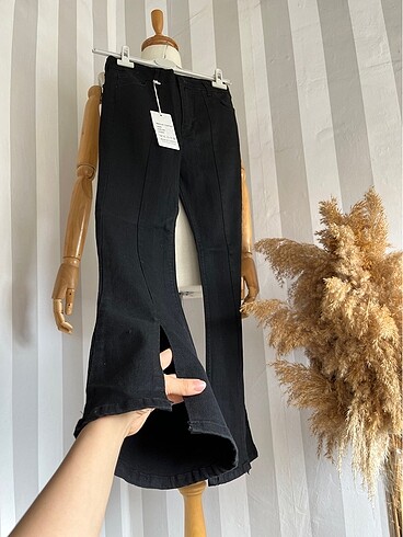 Yırtmaçlı jean