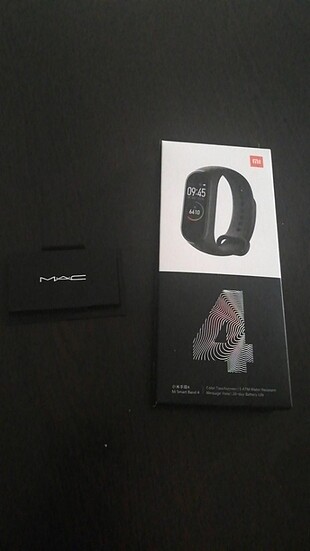 Xiaomi mi band 4 ve mac pudra