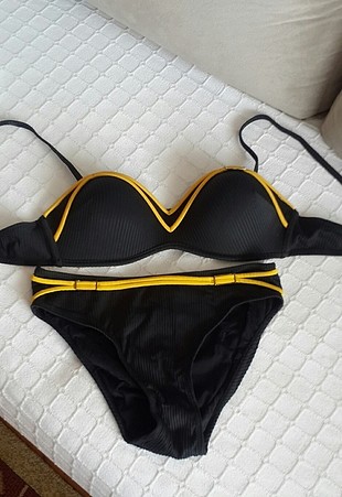 Siyah sarı şeritli bikini 