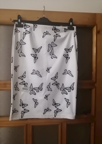 Beyaz Baskılı Drapeli Midi Kalem Etek