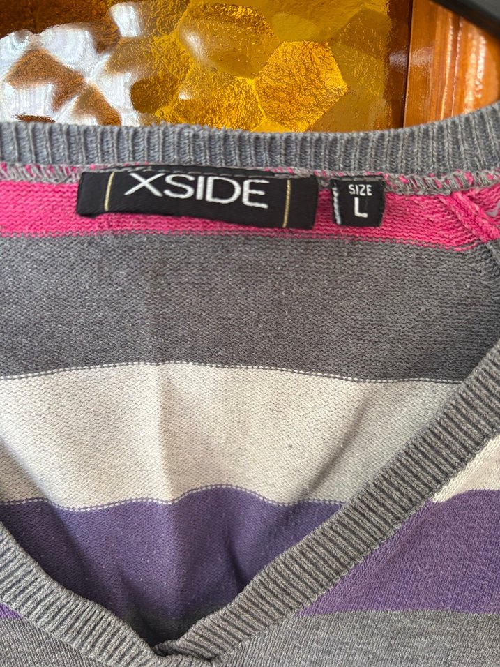 V Yaka Çizgili Gri Triko Kazak - Görsel 2