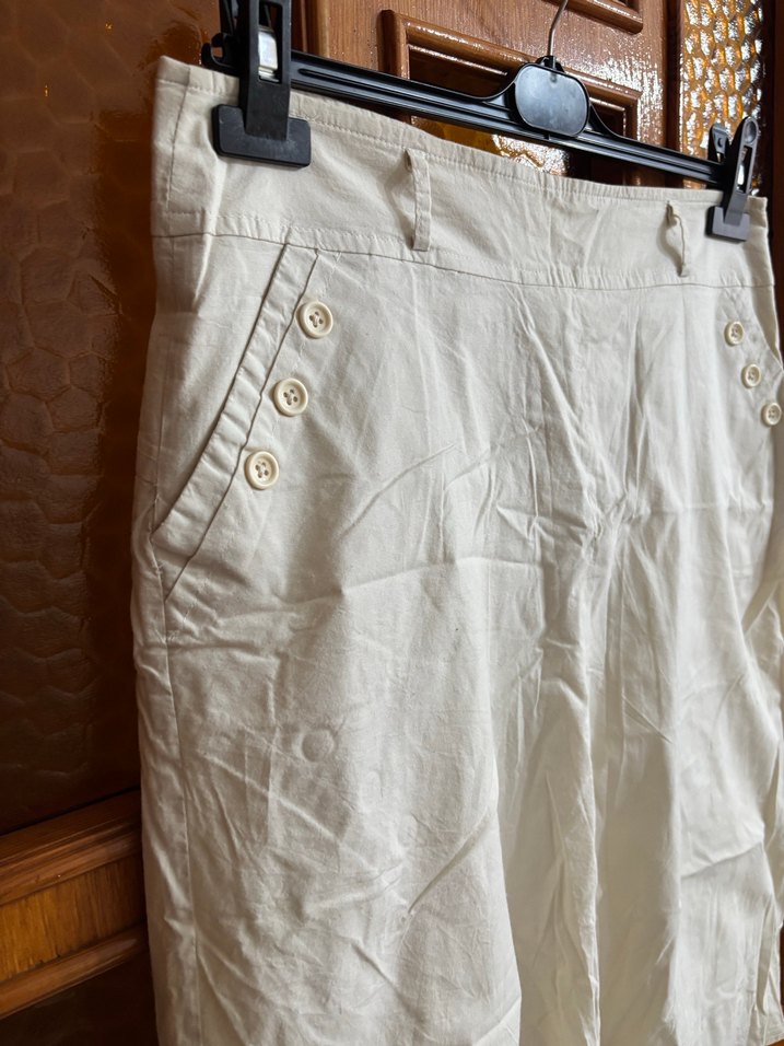 Düğmeli Krem Pilili Detaylı Keten Kadın Diz Boyunda Etek - Görsel 3