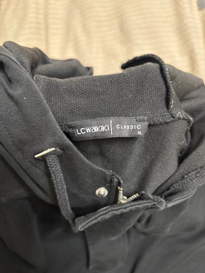 Siyah Kapüşonlu Sweatshirt - Görsel 2