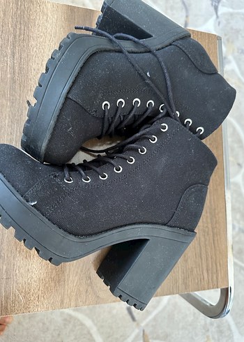 Siyah Bağcıklı Kadın Platform Bot - Görsel 4