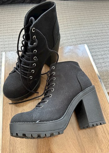 Siyah Bağcıklı Kadın Platform Bot - Görsel 6