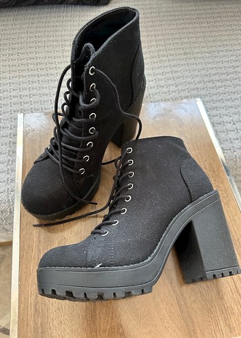 Siyah Bağcıklı Kadın Platform Bot - Görsel 9