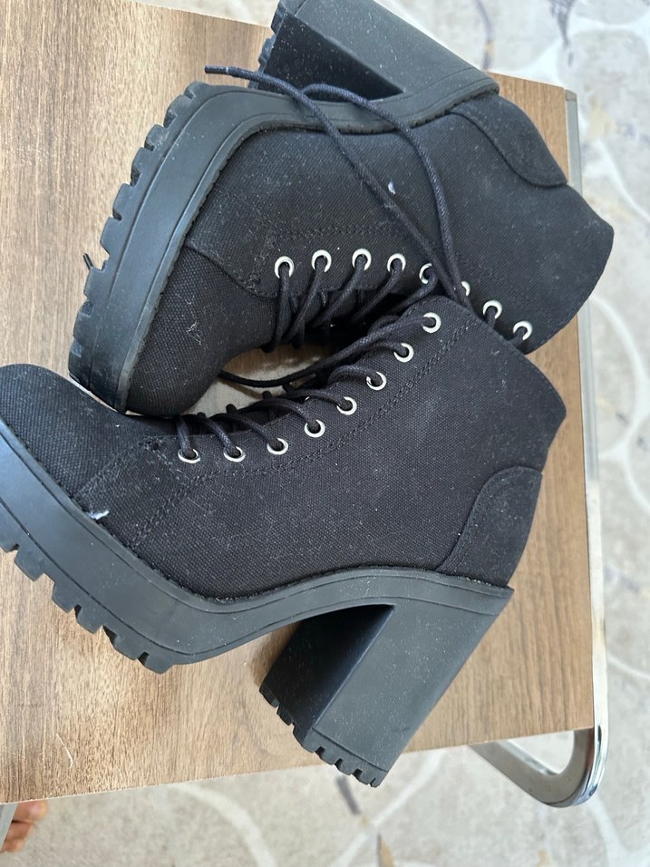 Siyah Bağcıklı Kadın Platform Bot - Görsel 4