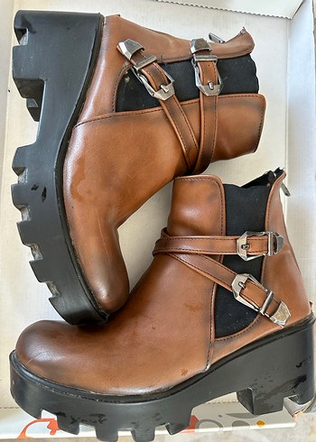 Kahverengi Deri Tokalı Kadın Bot - Görsel 12