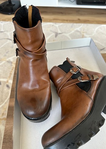 Kahverengi Deri Tokalı Kadın Bot - Görsel 11