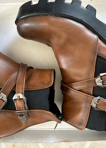 Kahverengi Deri Tokalı Kadın Bot - Görsel 7