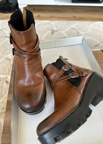 Kahverengi Deri Tokalı Kadın Bot - Görsel 13