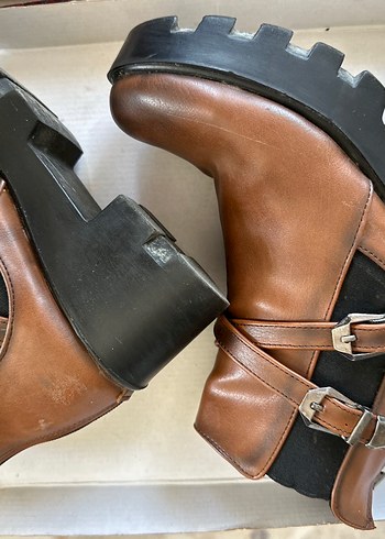 Kahverengi Deri Tokalı Kadın Bot - Görsel 5