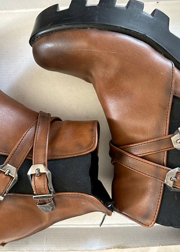 Kahverengi Deri Tokalı Kadın Bot - Görsel 14