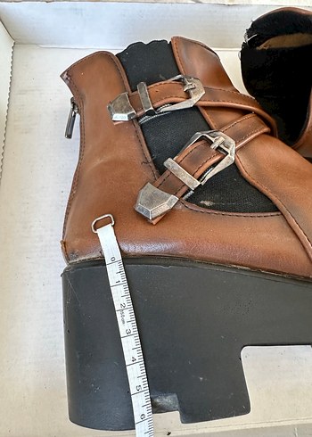 Kahverengi Deri Tokalı Kadın Bot - Görsel 9