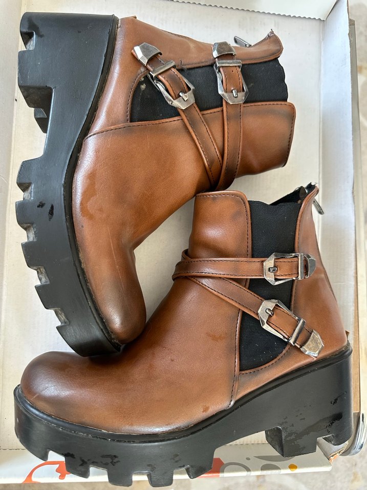 Kahverengi Deri Tokalı Kadın Bot - Görsel 2