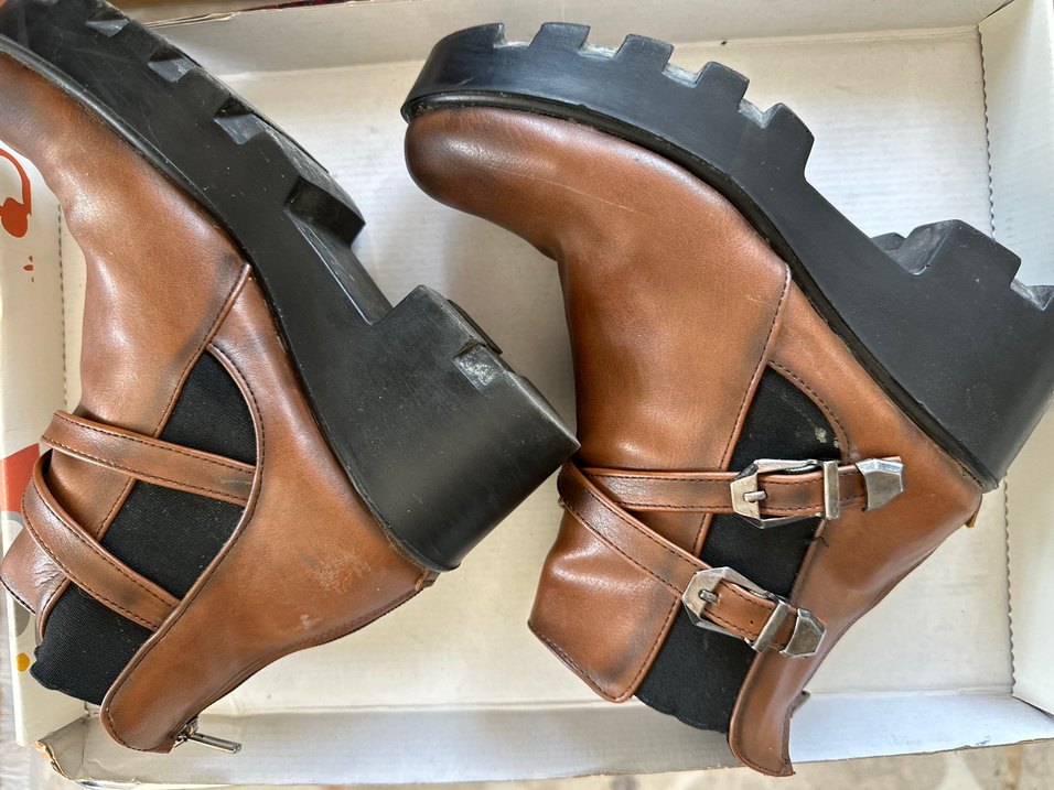 Kahverengi Deri Tokalı Kadın Bot - Görsel 5