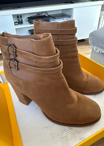 Kahverengi Süet Tokalı Kadın Bot - Görsel 5