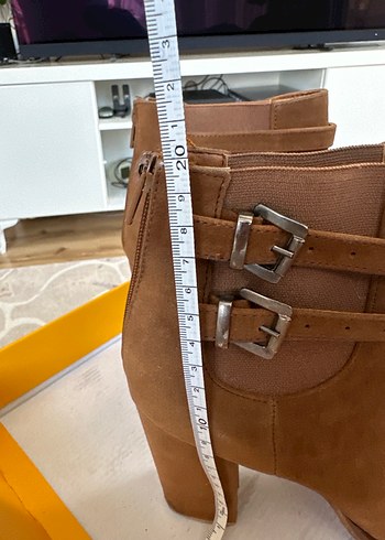 Kahverengi Süet Tokalı Kadın Bot - Görsel 8