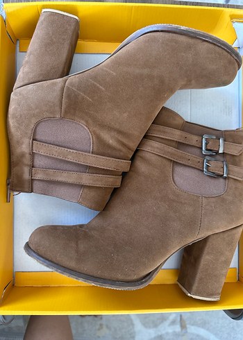 Kahverengi Süet Tokalı Kadın Bot - Görsel 2