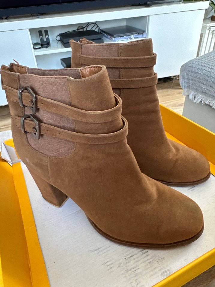 Kahverengi Süet Tokalı Kadın Bot - Görsel 5