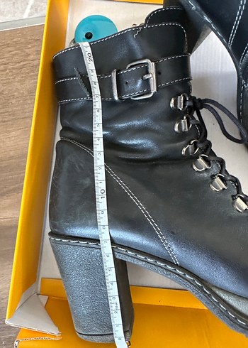 Tokalı Siyah Deri Blok Topuklu Kadın Bot - Görsel 3