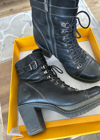 Tokalı Siyah Deri Blok Topuklu Kadın Bot - Görsel 5