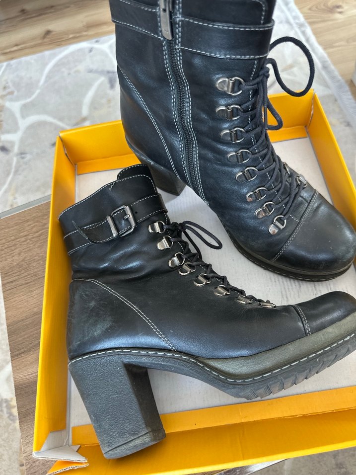 Tokalı Siyah Deri Blok Topuklu Kadın Bot - Görsel 5