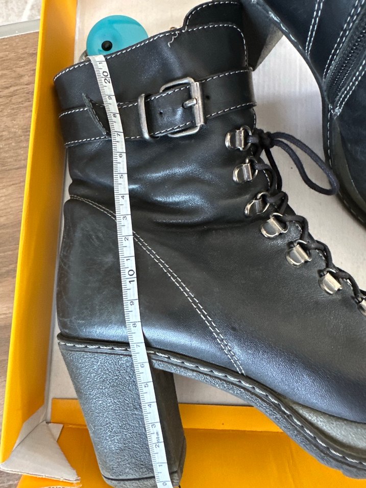 Tokalı Siyah Deri Blok Topuklu Kadın Bot - Görsel 4