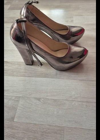 Bej Parlak Metal Stiletto Topuklu Kadın Ayakkabı - Görsel 3