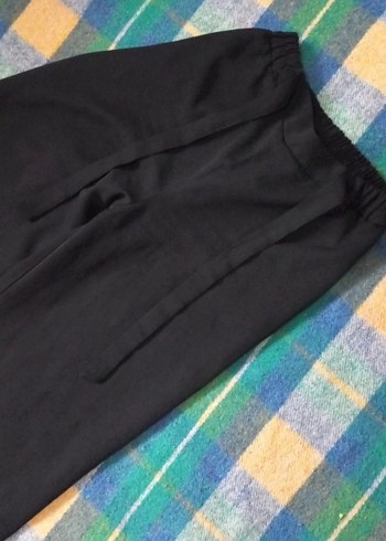 Kadın Siyah Kemerli Bol Kesim Kumaş Pantolon - Görsel 2