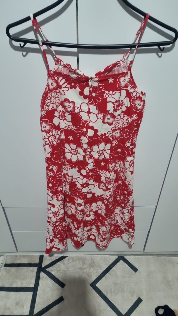 Kırmızı Çiçek Desenli İnce Askılı Elbise - Görsel 3