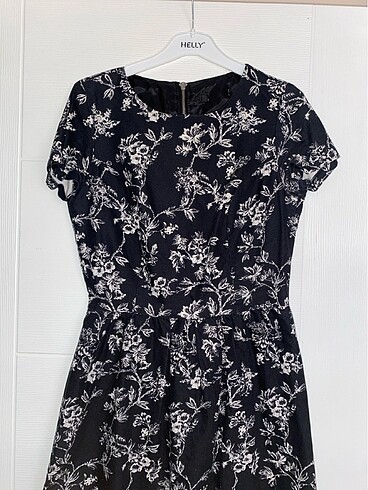 Zara Siyah Çiçek Desenli Mini