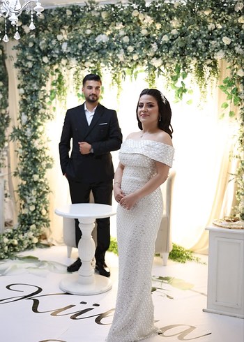 38 Beden Beyaz Modern Klasik Uzun Notalı Yaka Abiye