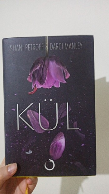 Kül (Ciltli) Shani Petroff, Darci Manley Kitap