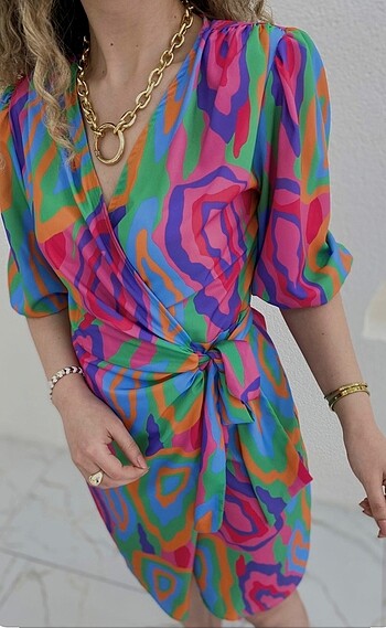 Zara Esra Helvacı Renkli Elbise