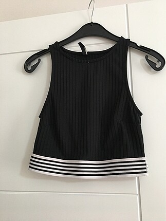 Stradivarius crop top tişört üst