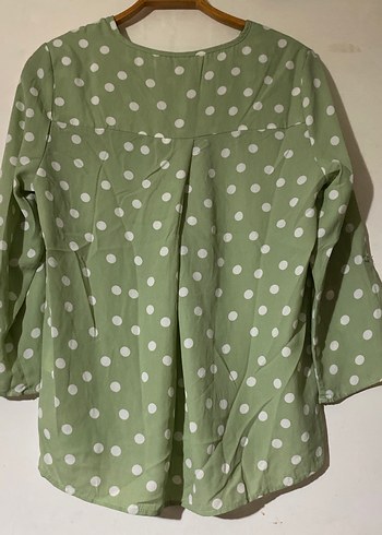 Ve yakalı gömlek - Görsel 2