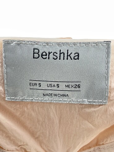 s Beden çeşitli Renk Bershka Yağmurluk %70 İndirimli.