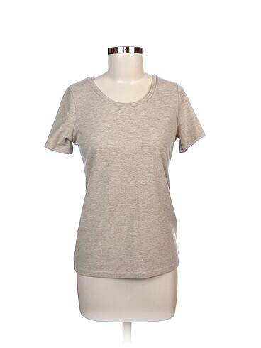 Defacto T-shirt %70 İndirimli.