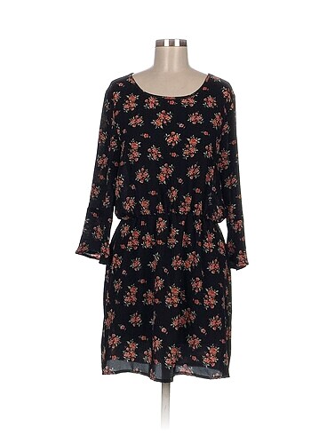 H&M Kısa Elbise %70 İndirimli.
