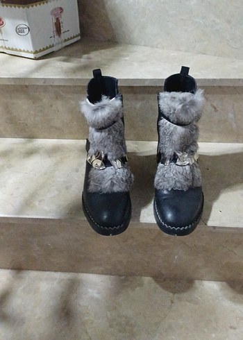 siyah Deri Tüylü Blok Topuklu Kadın Bot - Görsel 2