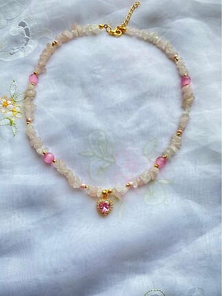 Accessorize Gül kuvars ve kedi gözü taşlı pembe zirkon kalp kolye